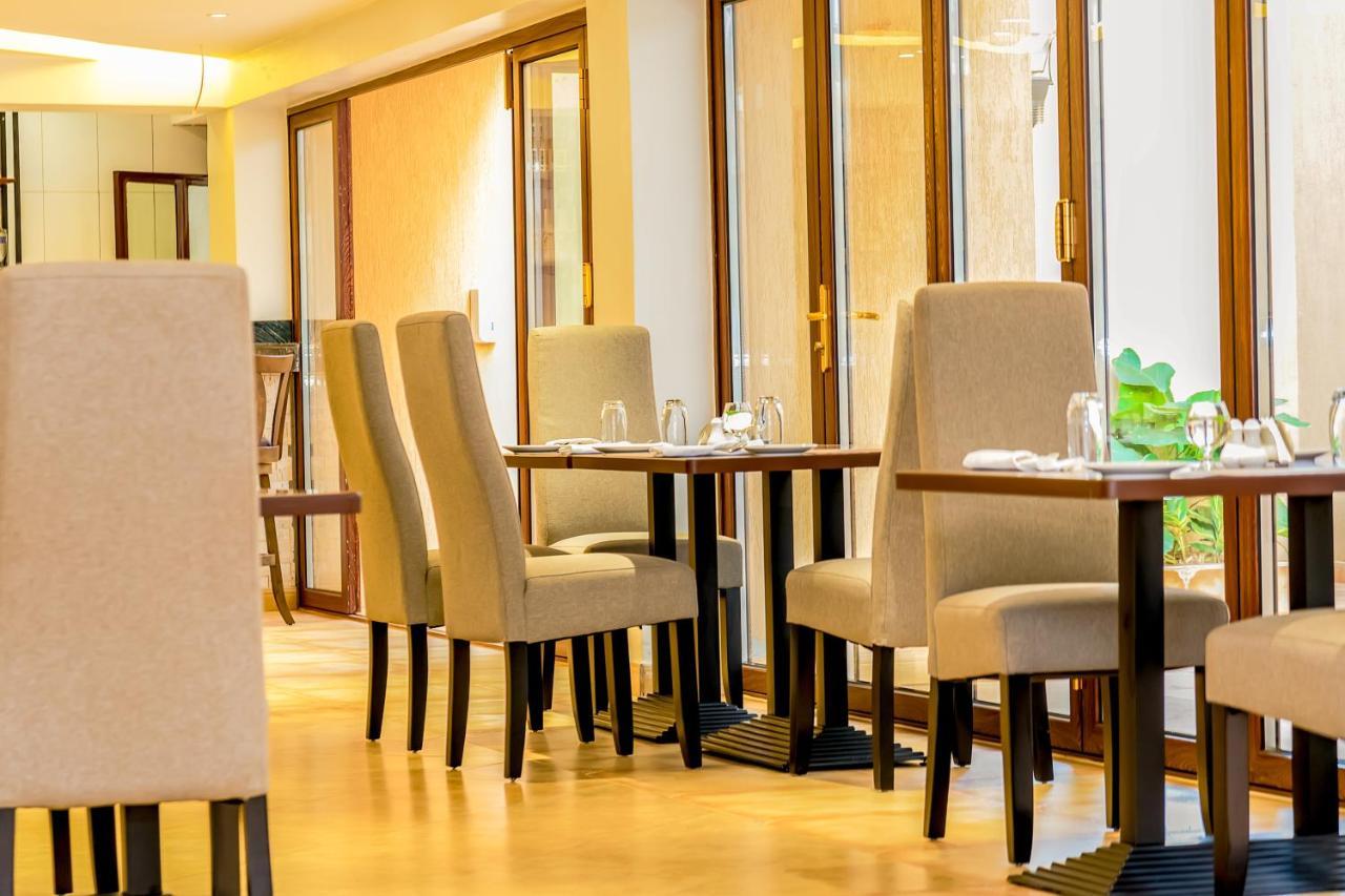 Canary Hotel Kampala Luaran gambar