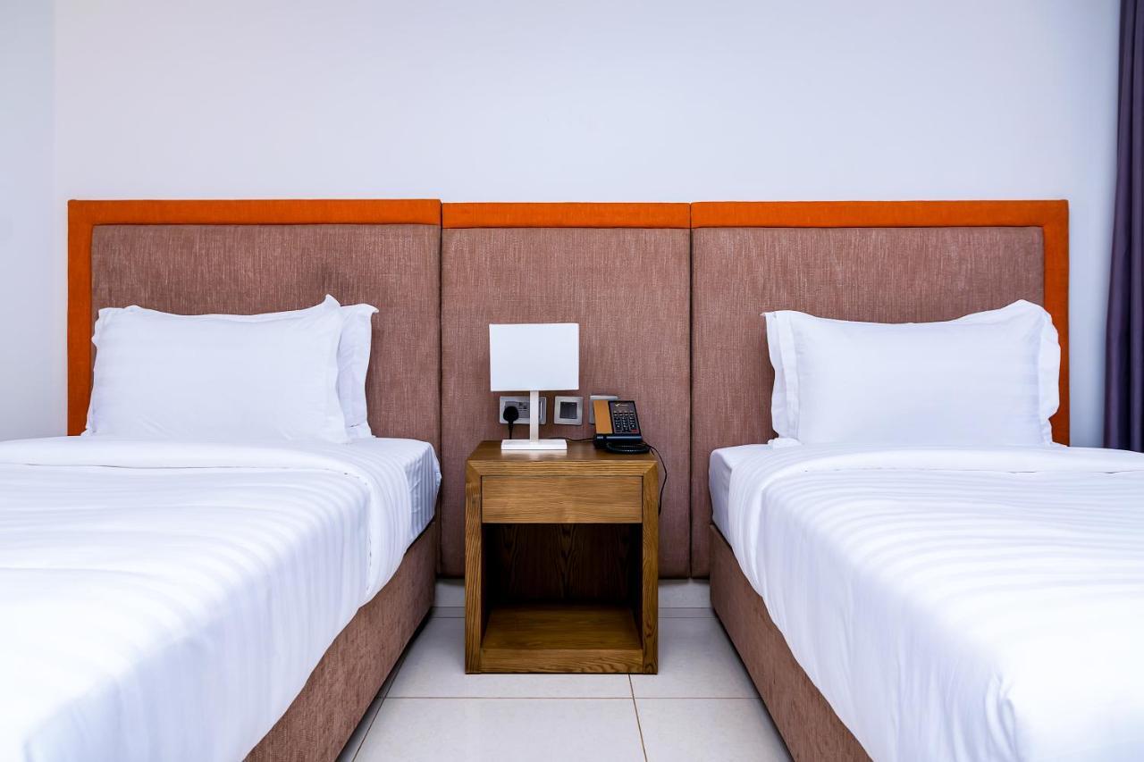 Canary Hotel Kampala Luaran gambar