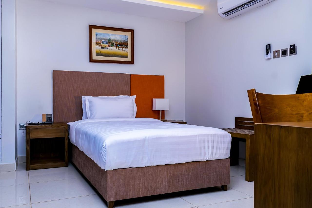 Canary Hotel Kampala Luaran gambar