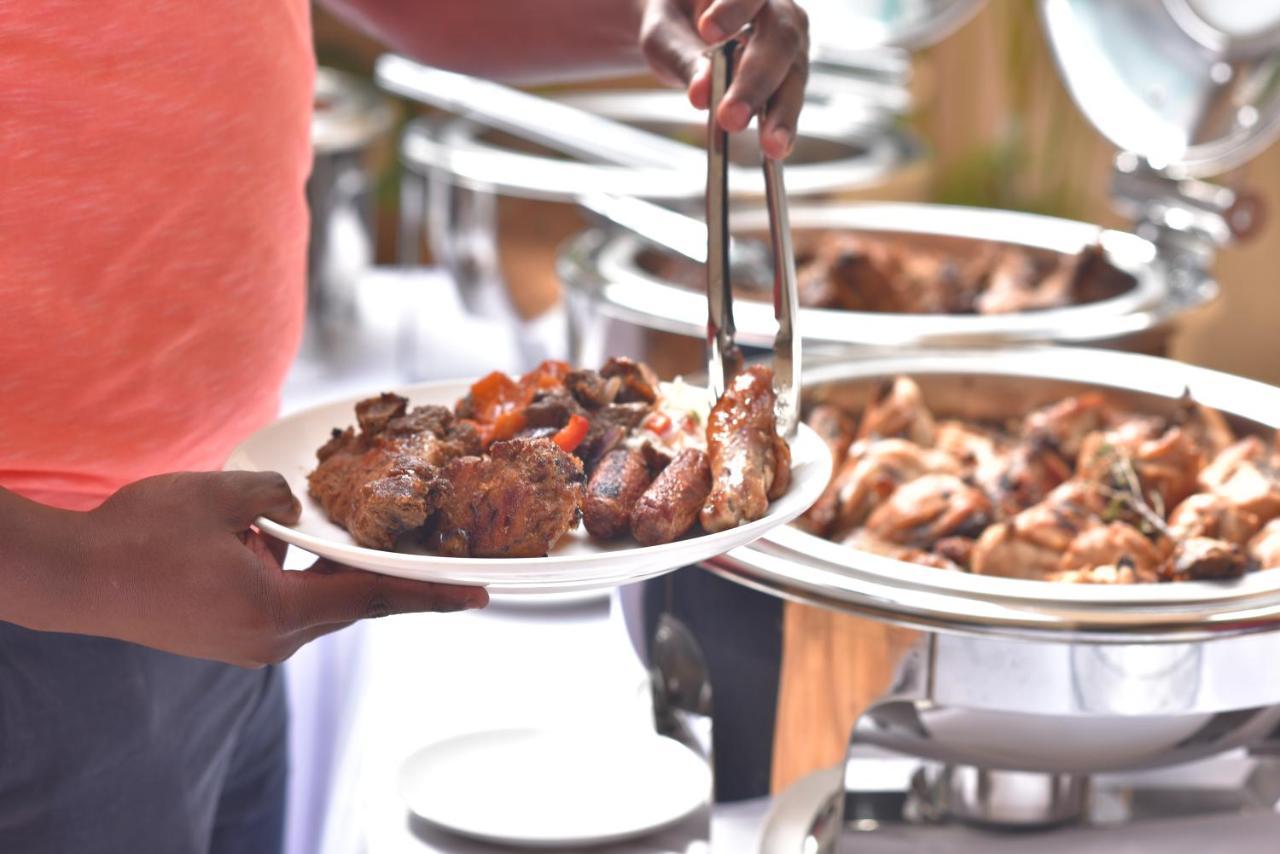 Canary Hotel Kampala Luaran gambar