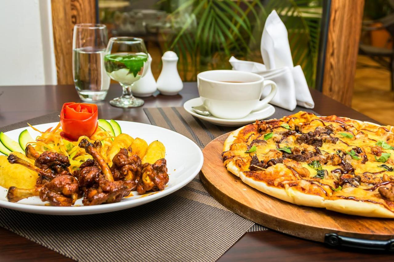 Canary Hotel Kampala Luaran gambar