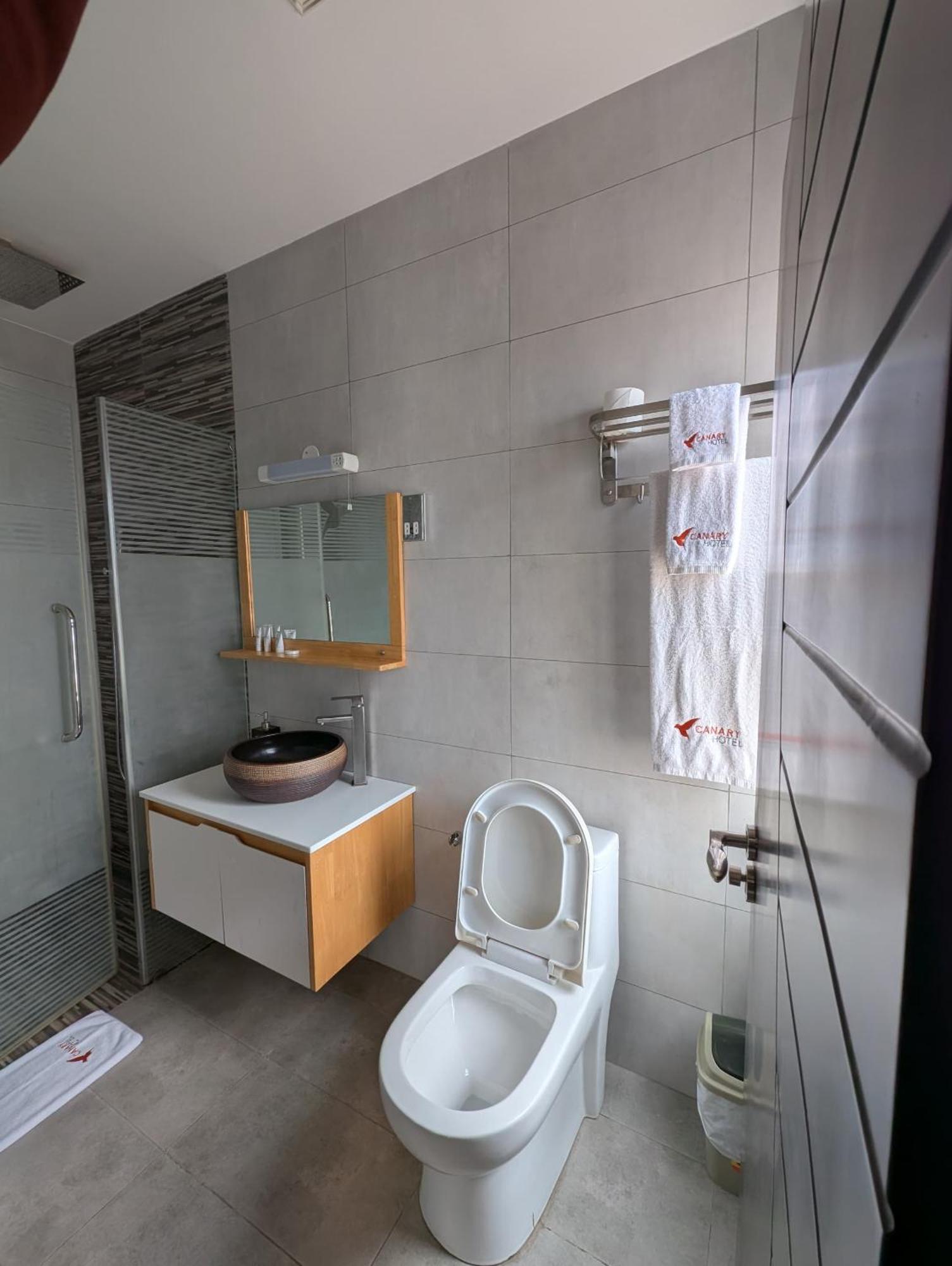 Canary Hotel Kampala Luaran gambar